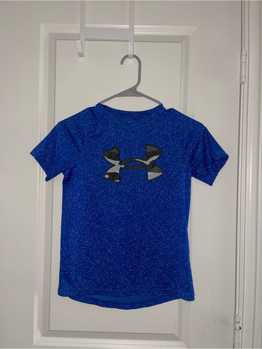 Under armour shirt youth medium